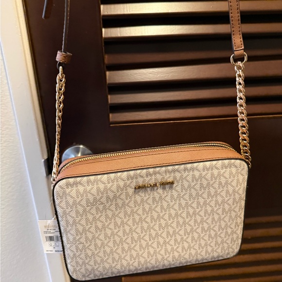 Jet Set Saffiano Leather Crossbody Bag - Picture 3 of 7